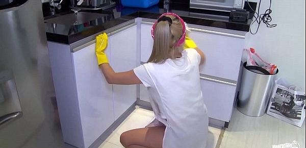  OPERACION LIMPIEZA - Colombian cleaning lady Karla Rivera gets banged at work